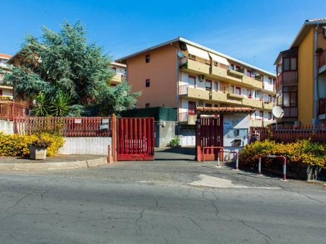 Appartamento in vendita a Aci Castello