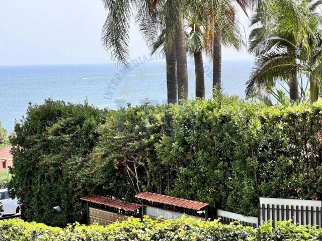 Appartamento in vendita a Aci Castello CT