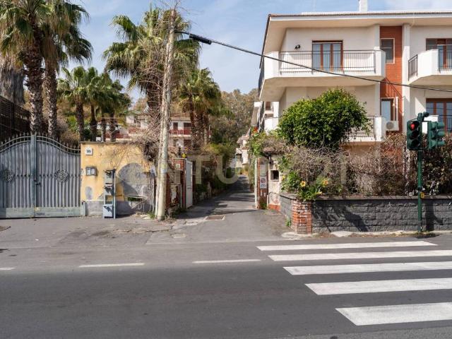 Appartamento in vendita a Aci Castello CT