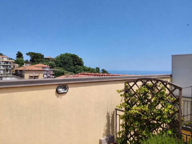 Appartamento in vendita a Aci Castello CT