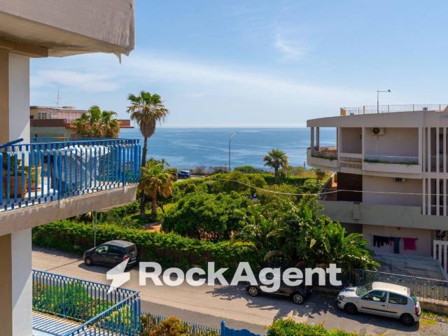 Appartamento in vendita a Aci Castello CT