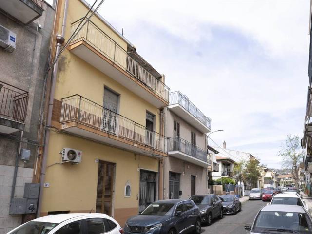 Appartamento in vendita a Aci Castello CT