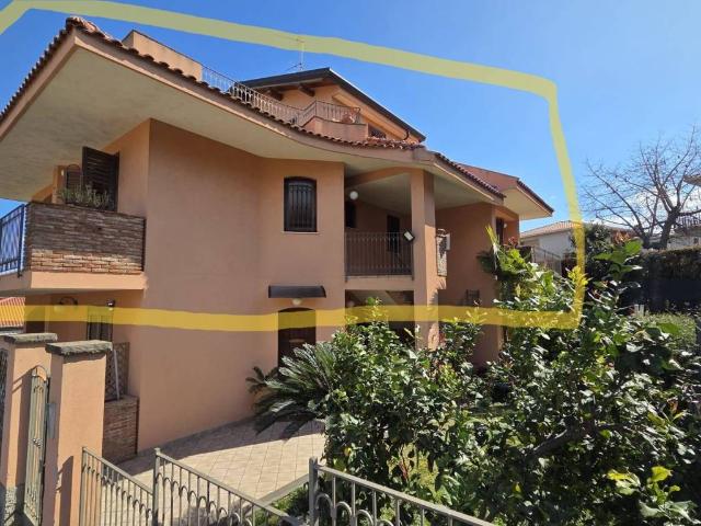 Appartamento in vendita a Aci Castello CT