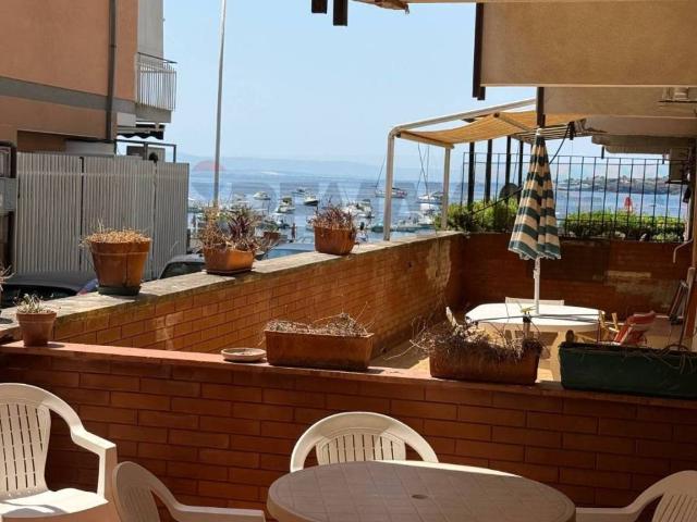 Appartamento in vendita a Aci Castello CT