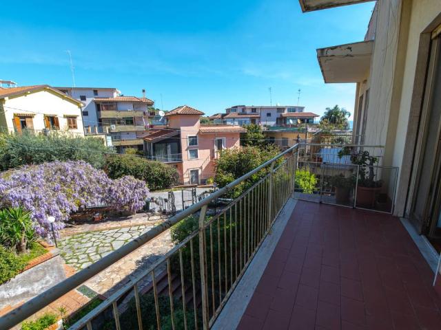 Appartamento in vendita a Aci Castello CT