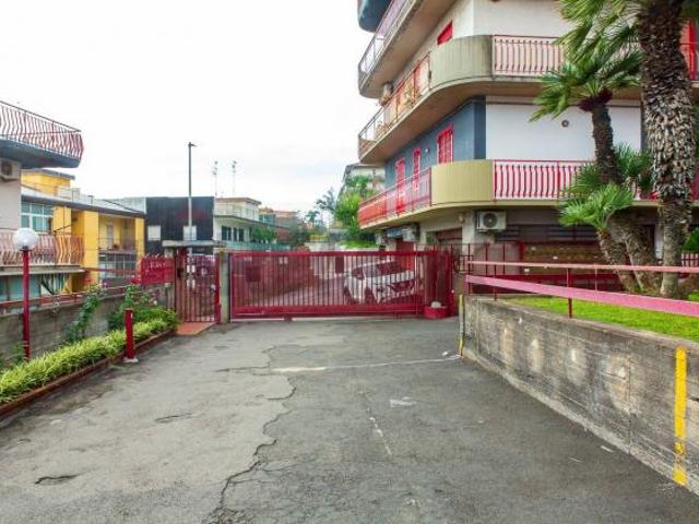 Appartamento in vendita a Aci Catena