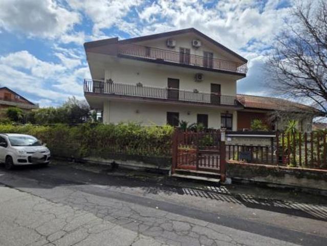 Appartamento in vendita a Aci Sant'Antonio