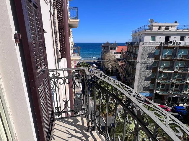 Appartamento in vendita a Alassio, Lungomare