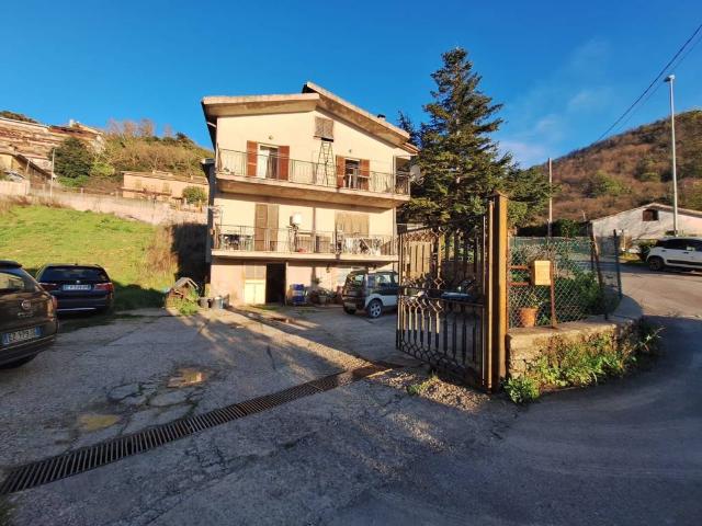 Appartamento in vendita a Allumiere RM