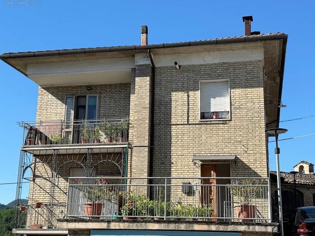 Appartamento in vendita a Amandola, Centrale / Centro Storico