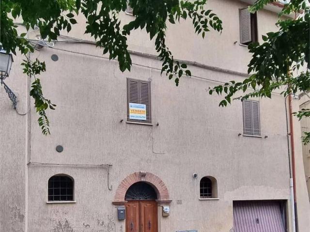 Appartamento in vendita a Amandola FM