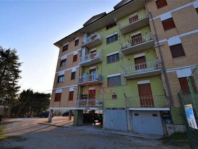 Appartamento in vendita a Amandola, Periferia