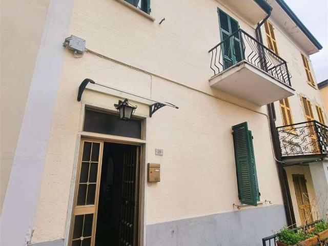 Casa indipendente in vendita a Ameglia SP