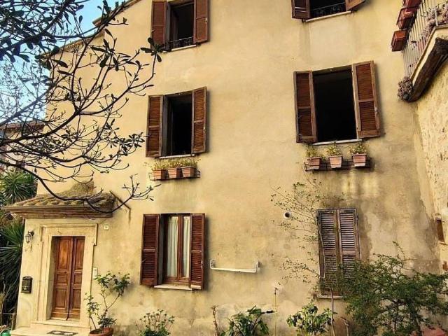 Appartamento in vendita a Amelia TR