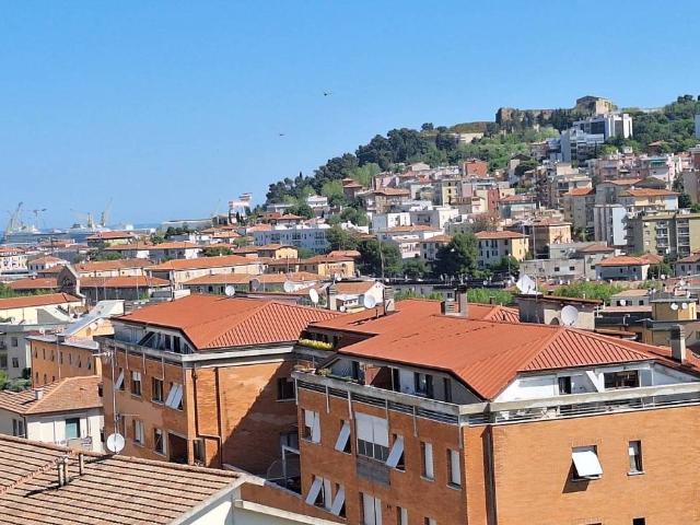 Appartamento in vendita a Ancona AN