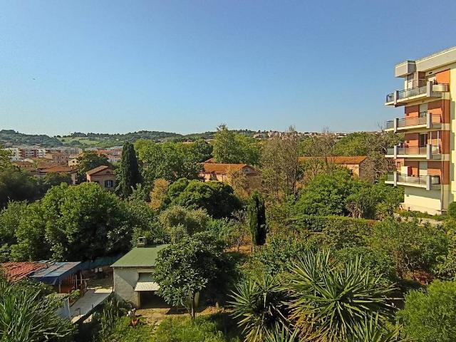 Appartamento in vendita a Ancona AN