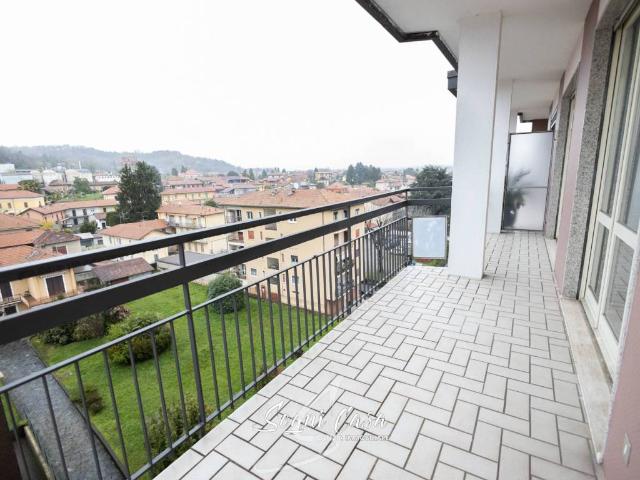 Appartamento in vendita a Angera VA