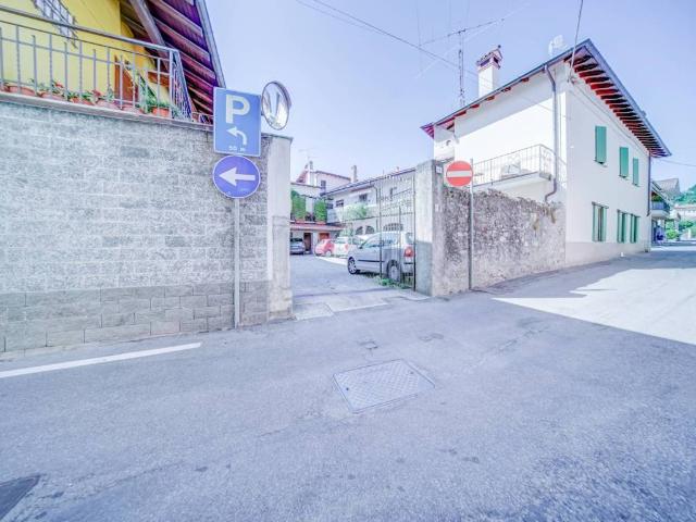 Appartamento in vendita a Angera VA