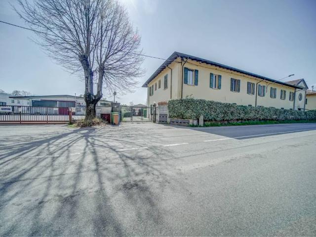 Appartamento in vendita a Angera VA