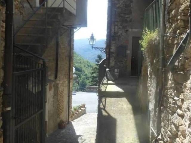Appartamento in vendita a Apricale IM