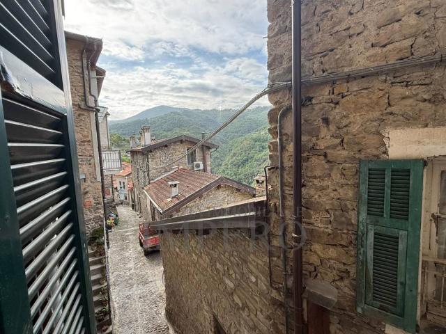 Appartamento in vendita a Apricale IM