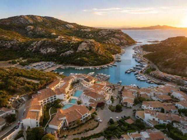 Appartamento in vendita a Arzachena OT