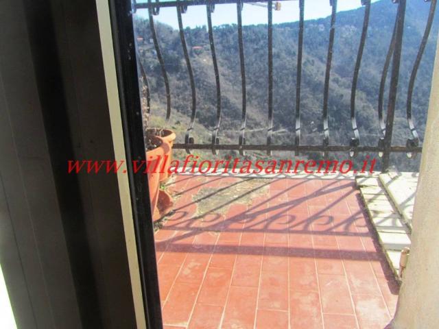Appartamento in vendita a Bajardo IM