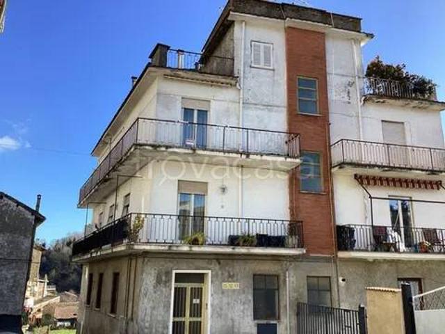 Appartamento in vendita a Bassano Romano via Roma, 230