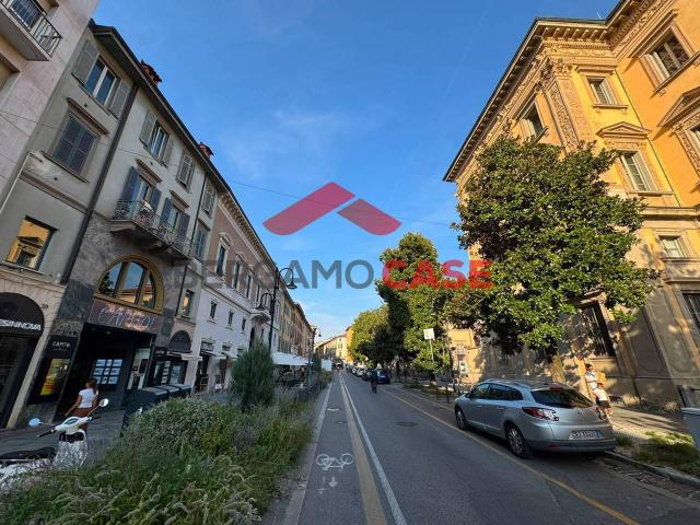 Appartamento in vendita a Bergamo