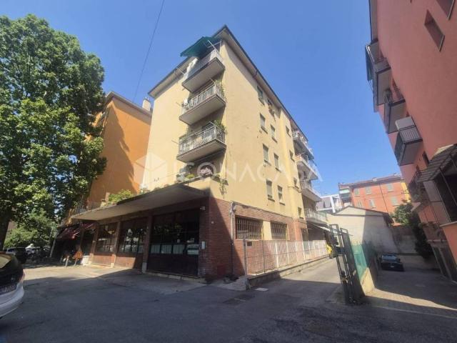Appartamento in vendita a Bologna BO
