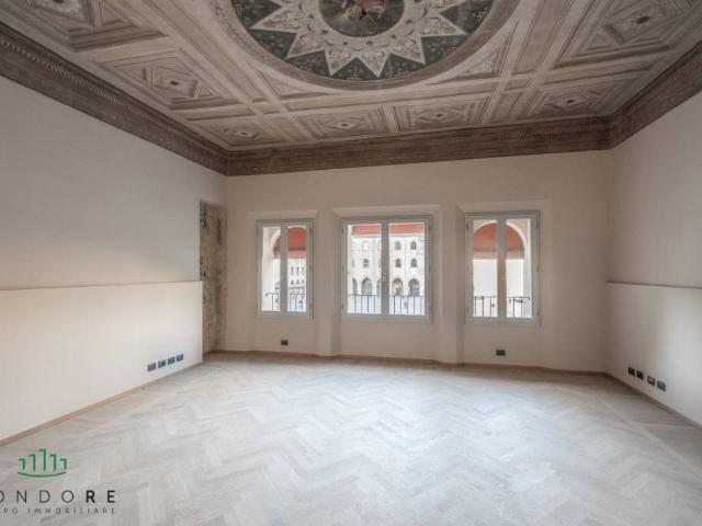 Appartamento in vendita a Bologna via Pescherie Vecchie, Centro Storico