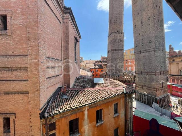 Appartamento in vendita a Bologna via San Vitale, 2A, Centro Storico