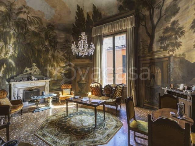 Appartamento in vendita a Bologna via San vitale, Centro Storico