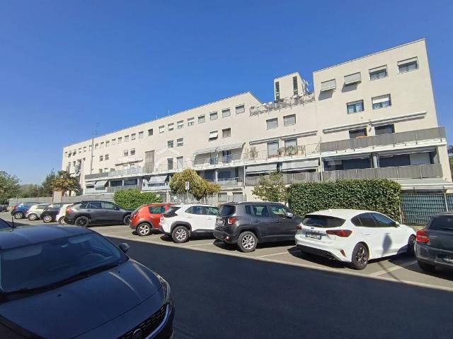 Appartamento in vendita a Bollate via Coni Zugna, 20