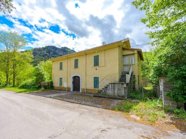 Appartamento in vendita a Borgo Val di Taro PR