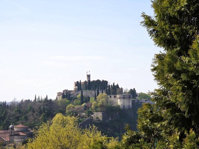 Appartamento in vendita a Brescia