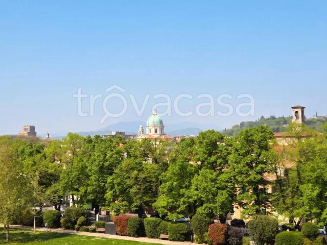 Appartamento in vendita a Brescia via XXV Aprile, Solferino Diaz