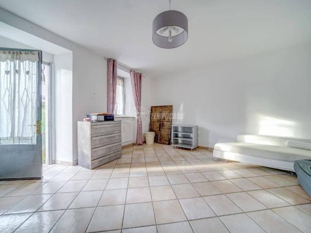 Appartamento in vendita a Cairate VA