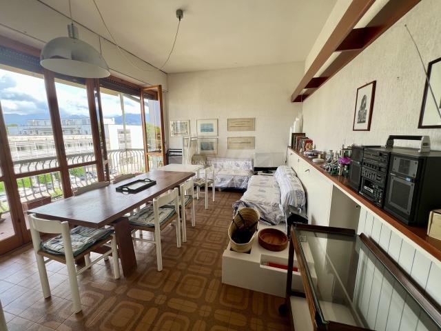 APPARTAMENTO in VENDITA a CAMAIORE di 6 vani