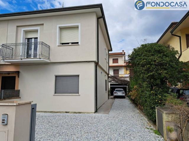Appartamento in vendita a Camaiore LU