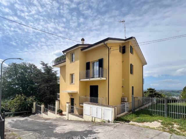 Appartamento in vendita a Camerano AN