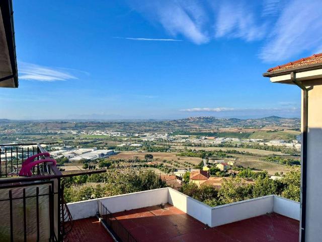 Appartamento in vendita a Camerano AN