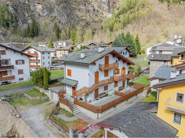 Appartamento in vendita a Campodolcino via del crotto