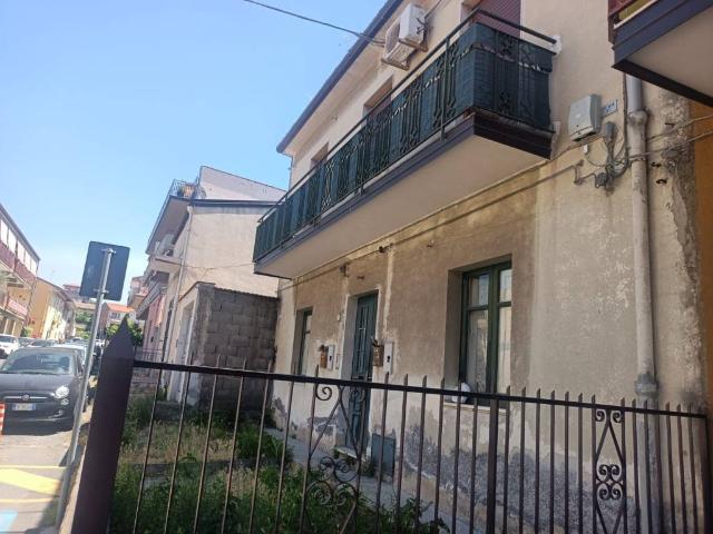 Appartamento in vendita a Camporotondo Etneo CT