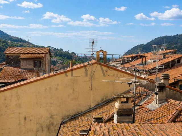 Appartamento in vendita a Camporosso IM