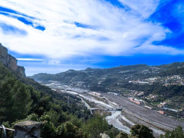 Appartamento in vendita a Camporosso IM