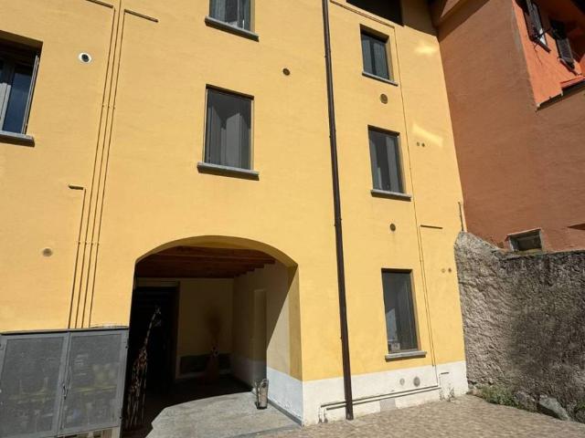 Appartamento in vendita a Canzo CO