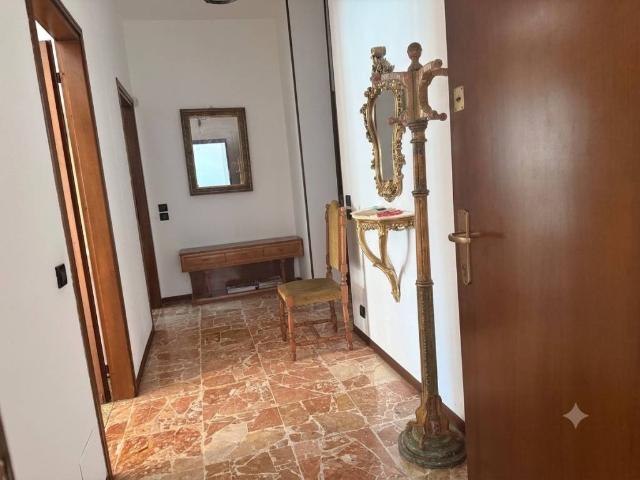 Appartamento in vendita a Casnate con Bernate CO