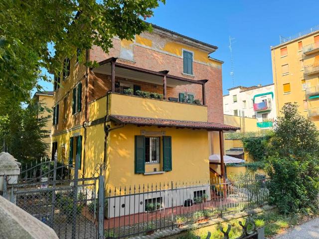 Villa in vendita a Casalecchio di Reno BO