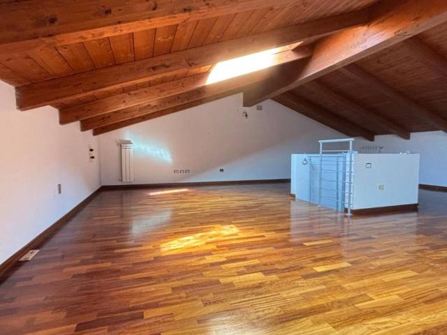 Appartamento in vendita a Cascina